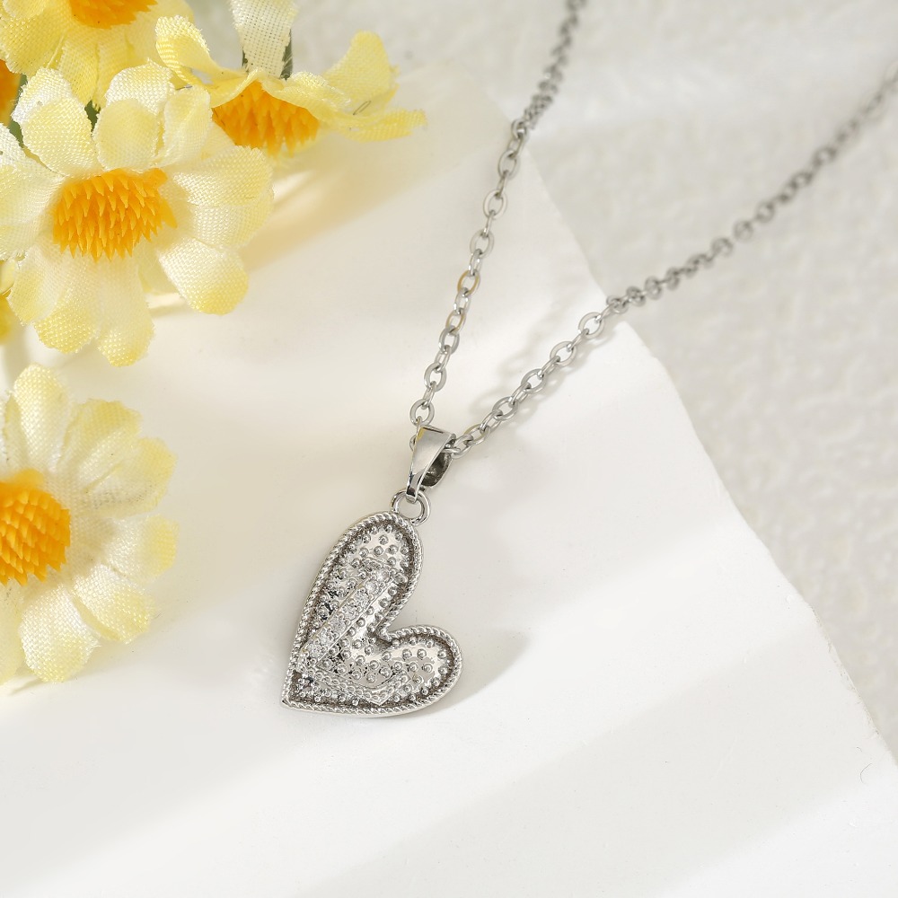 Women's Exquisite Heart Letter Zirconia Chain Necklace, Light Luxury